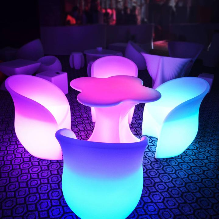Produktbild Royal Catering LED-Tisch farbiges Licht 80 x 80 x 70 cm mattweiss Fernbedienung Akkubetrieb (80 x 80 x 70 cm)