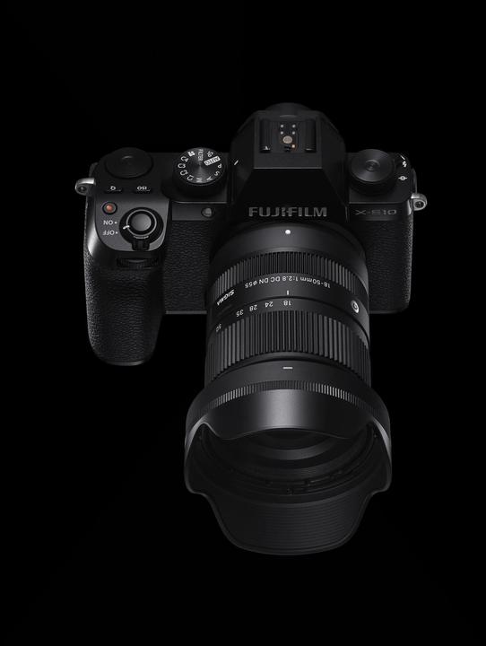 Produktbild Sigma 18-50mm f/2.8 DC DN Contemporary, Fujifilm X (Fujifilm X, APS-C / DX)