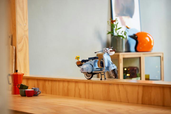 Image du produit LEGO Vespa 125 (10298, LEGO Icons, LEGO difficiles à trouver)