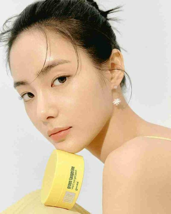 Actual product image Goodal Green Tangerine Vitamin C Moisturizing Eye Patch (Patches, Day)