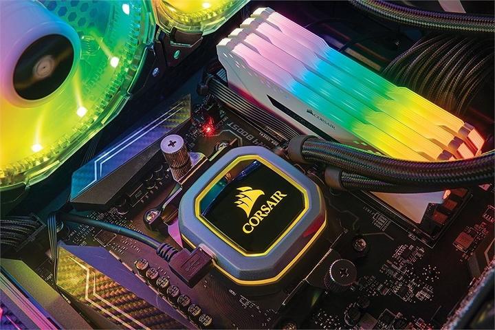 Image du produit Corsair Vengeance RGB Pro (2 x 16GB, 2666 MHz, RAM DDR4, DIMM)