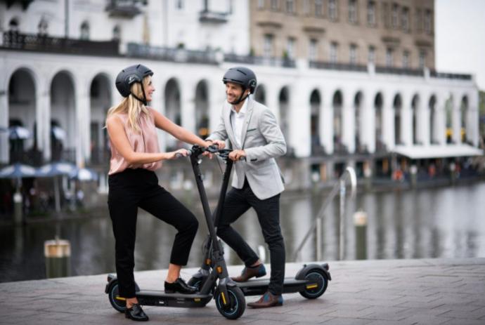 Actual product image Segway-Ninebot KickScooter MAX G30D (20 km/h, 65 km, 350 W)