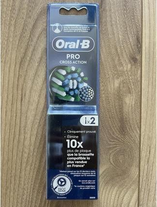 Produktbild Oral-B Pro Cross Action Electric Toothbrush Head - Pack of 2 (2 x)