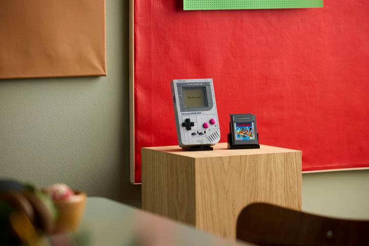 Actual product image LEGO Game Boy (72046, LEGO Super Mario)