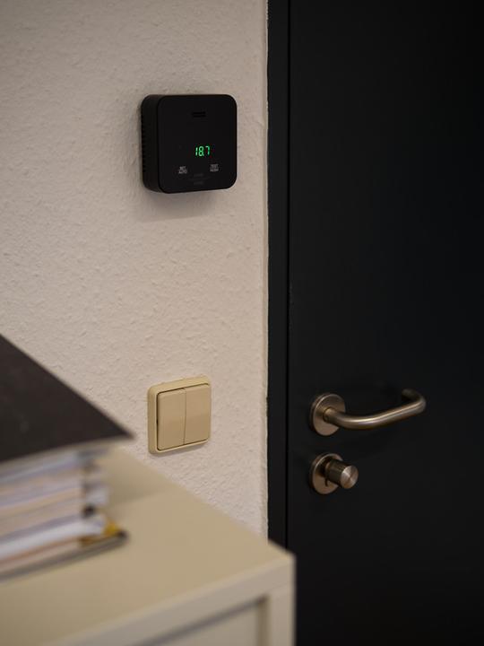 Actual product image Brennenstuhl CO2 detector C2M L 4050 Carbon dioxide/temp./humidity