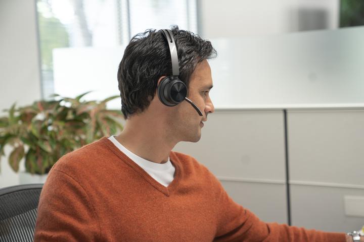 Actual product image Poly Voyager Focus 2 UC (Wireless, USB-A)