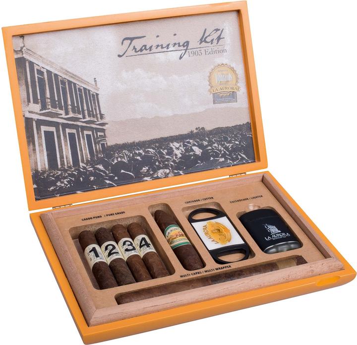 La Aurora training kit (Corona)