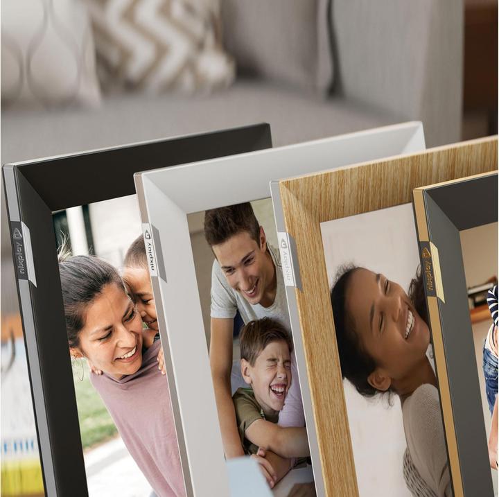 Actual product image Nixplay 10.1-inch touchscreen photo frame (black/silver) (10.10", 1280 x 800 pixels)