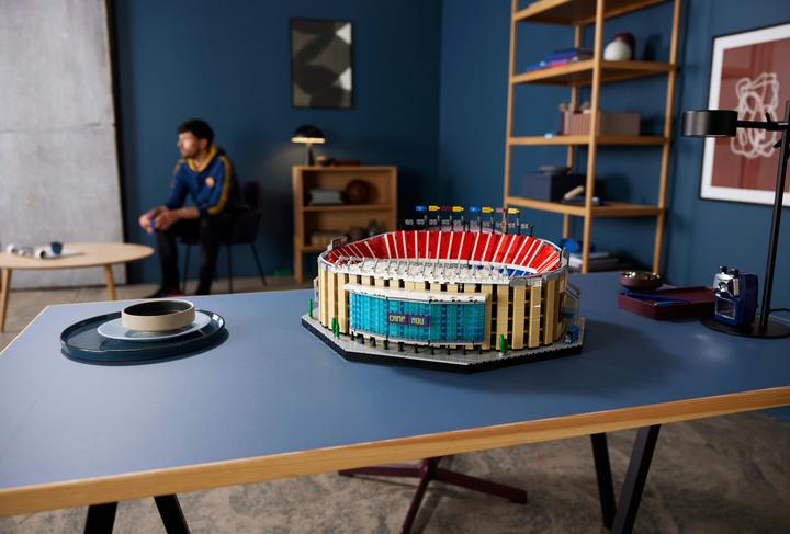 Image du produit LEGO Le Camp Nou - FC Barcelone (10284, LEGO Creator Expert, LEGO difficiles à trouver)
