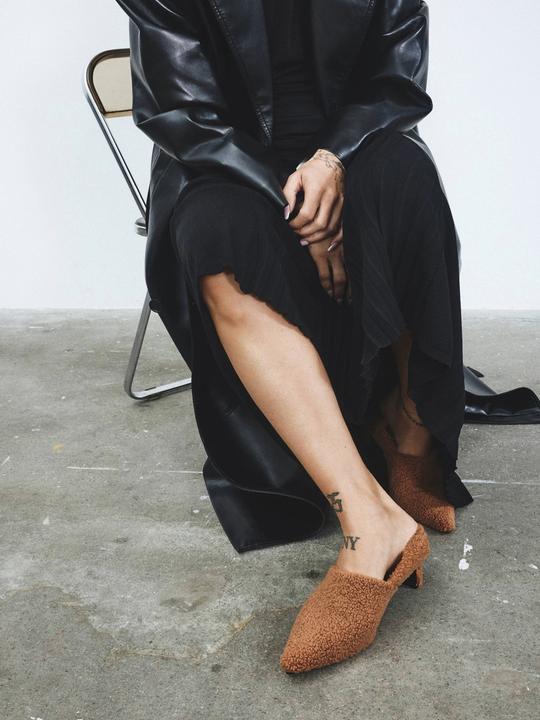 Actual product image Bianco BIAROWE Mules (39)