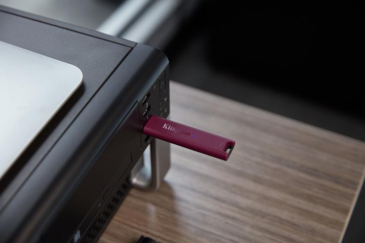 Actual product image Kingston DataTraveler Max (1000 GB, USB-A)