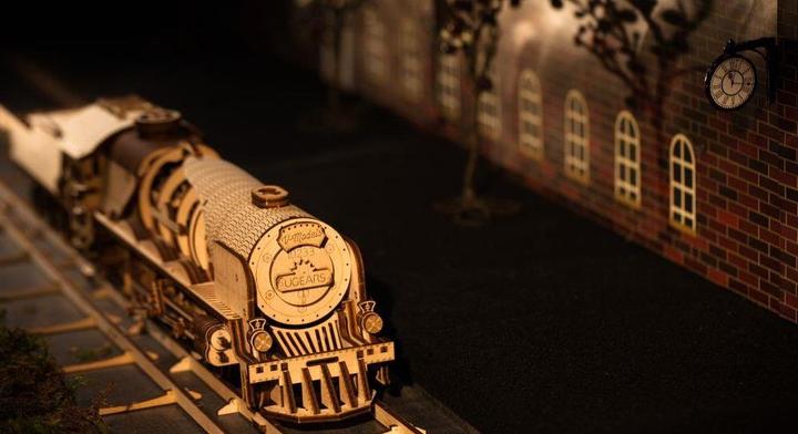 Produktbild Ugears Lokomotive V-Express mit Wagon