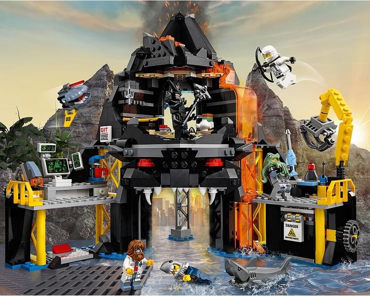 Actual product image LEGO Ninjago Garmadon's Volcano Lair (70631, LEGO Ninjago)