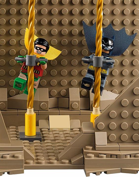 Actual product image LEGO DC Comics Super Heroes Batcave (76052, LEGO DC)