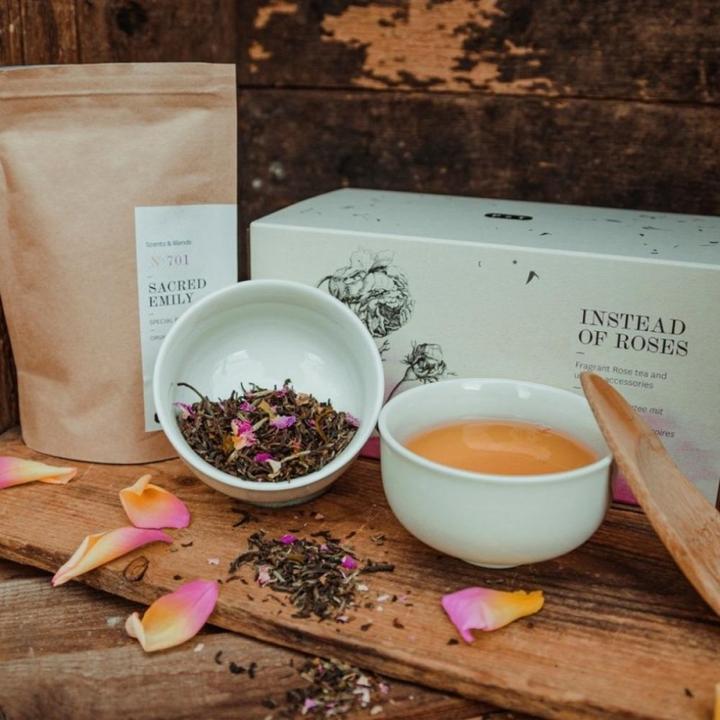 Produktbild Paper & Tea Instead of Roses | Tee-Geschenkset (450 g)