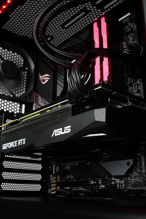 Image du produit Mifcom Savage RTX2080Ti Ultimate (Intel Core i9-9900K, 32 Go, 1000 Go, GeForce RTX 2080 Ti)