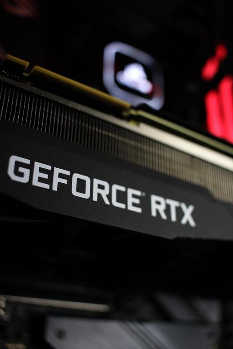 Image du produit Mifcom Savage RTX2080Ti Ultimate (Intel Core i9-9900K, 32 Go, 1000 Go, GeForce RTX 2080 Ti)