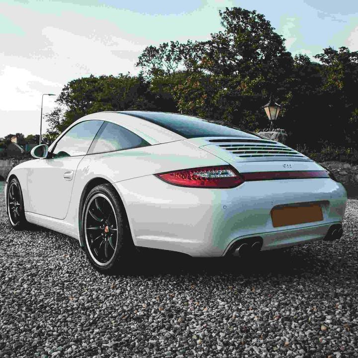 Actual product image WeatherTech Porsche 911.997 (2004-2013) Auto-Sonnenblende