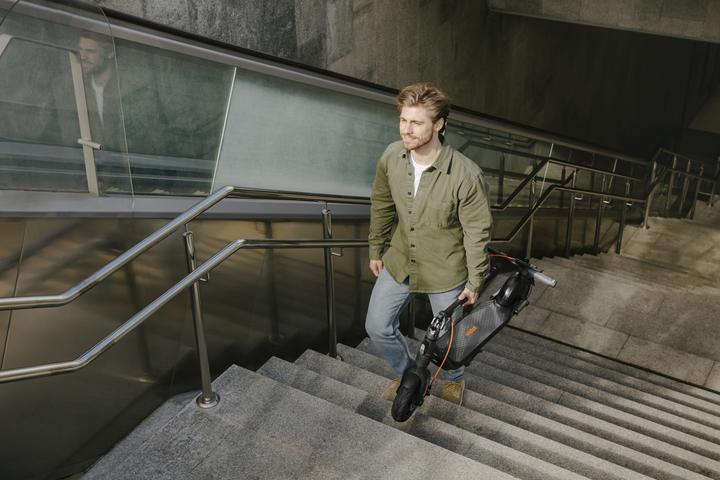 Produktbild Segway-Ninebot F2E Plus E (20 km/h, 55 km, 400 W)