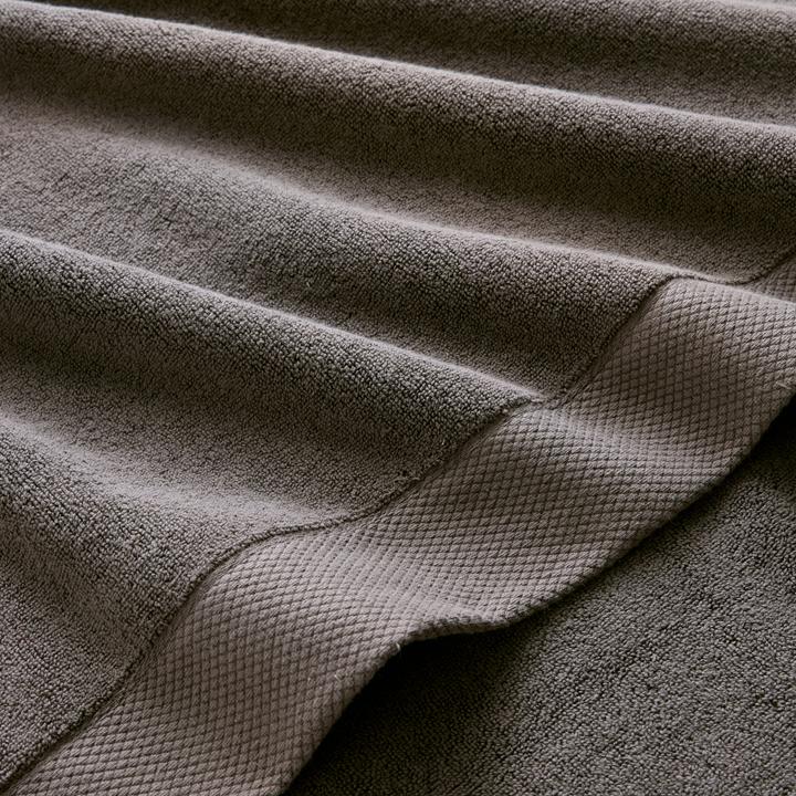 Actual product image Christy Luxe series - highly absorbent, fluffy and densely woven with 730g/sqm (33 x 33 cm)