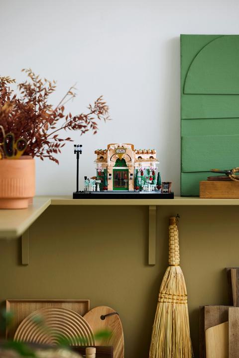Actual product image LEGO French Café (10362, LEGO Icons)