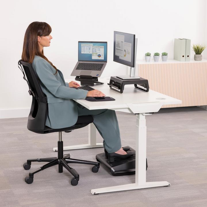 Actual product image Fellowes Footrest (49 x 36 x 10 cm)
