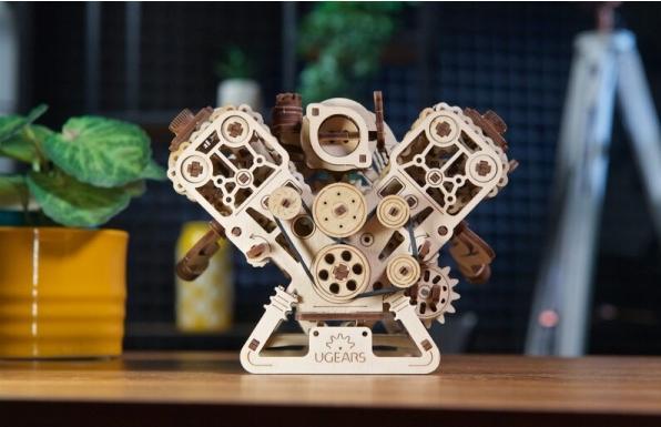 Immagine prodotto Ugears MOTEUR V8 776PCS (FR-DE-EN-POL-ES-UKR)