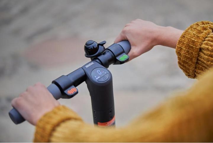 Produktbild Segway-Ninebot Kick Scooter E22E (20 km/h, 22 km, 300 W)