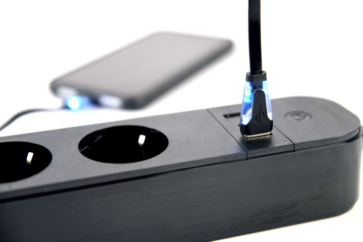 Produktbild Gembird Smart Steckdosenleiste mit USB-Ladegerät 4 französische Steckdosen schwarz (4 x, CEE 7/5, 1.50 m)