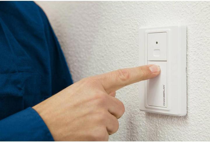 Actual product image Chamberlain Radio wall switch