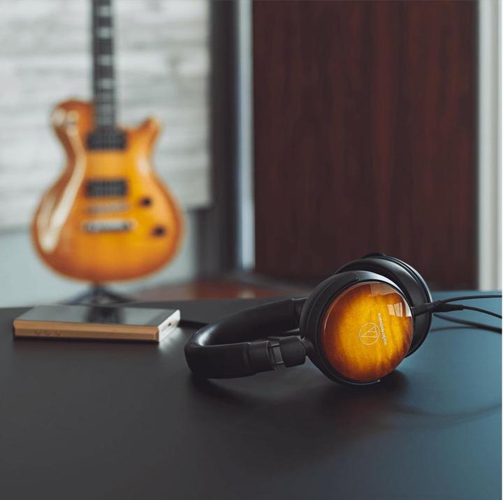 Actual product image Audio-Technica ATH-WP900 (No noise cancelling, Cable)