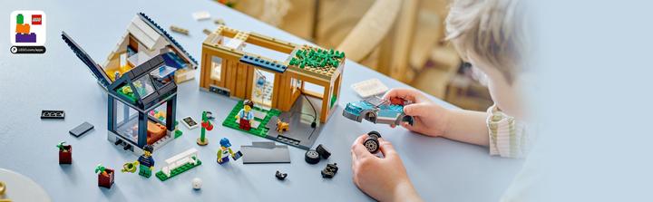Produktbild LEGO Familienhaus mit Elektroauto (60398, LEGO City)