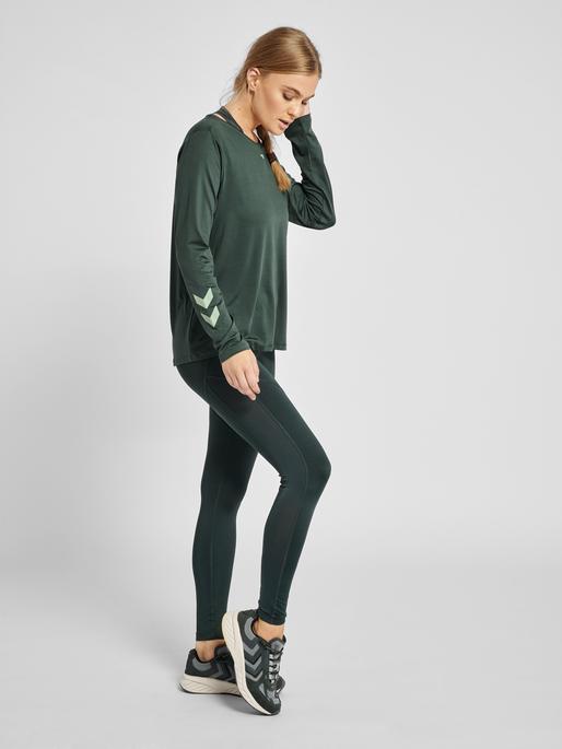 Actual product image hummel Taylor T-Shirt L/S (XS)