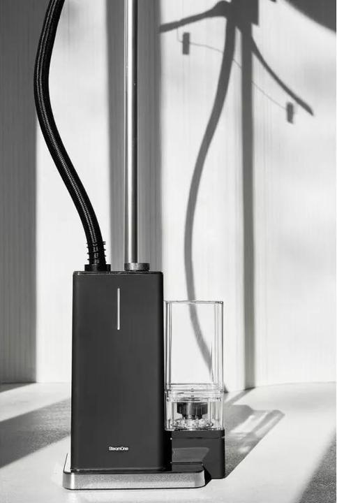 Image du produit SteamOne Défroisseur vapeur vertical EUES-200B (2000 W, 45 g/min)