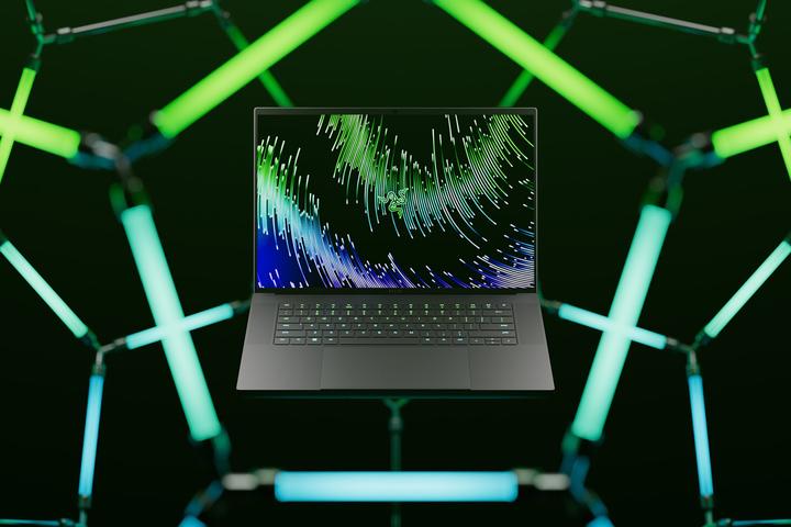 Immagine prodotto Razer Blade 16 (16", Intel Core i9-13950HX, 16 GB, 1000 GB, Ing. Int.)