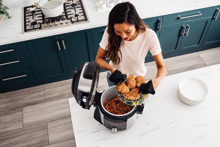 Actual product image Ninja OL650EUFoodi MAX 12-in-1 SmartLid Multicooker (CH plug)