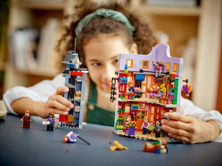Produktbild LEGO Winkelgasse: Weasleys Zauberhafte Zauberscherze (76422, LEGO Harry Potter)
