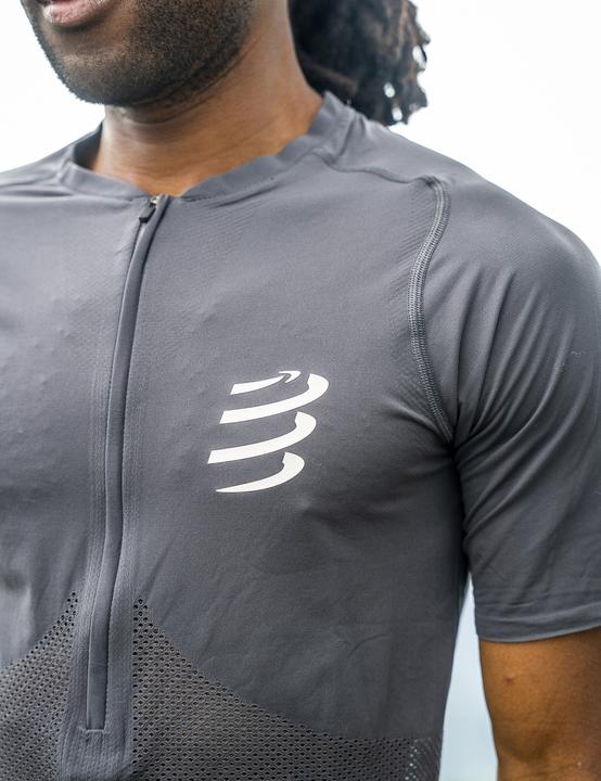 Actual product image Compressport Trail Half-Zip Fitted SS Top (M)