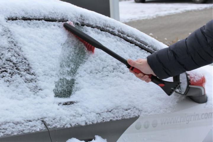 Actual product image Nigrin Ice scraper Whisk