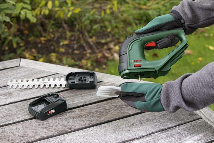 Produktbild Bosch Home & Garden AdvancedShear 18V-10 (Akkuheckenschere)