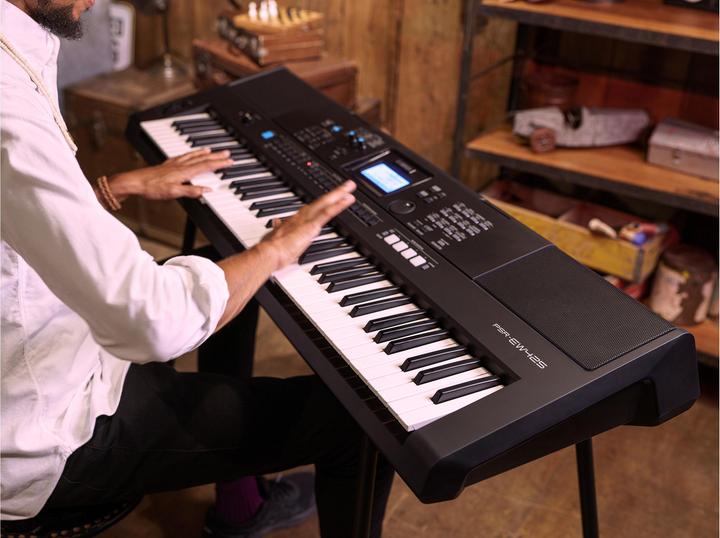 Produktbild Yamaha PSR-EW425 Keyboard Schwarz inkl. Netzteil (76 Tasten)