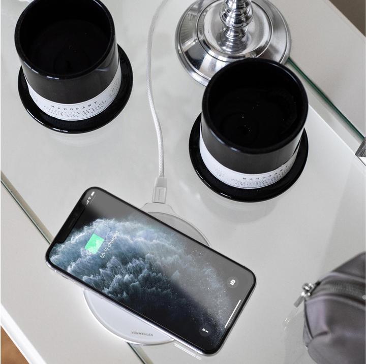 Actual product image Vonmählen Aura - The Wireless Charging Pad (USB-C to USB-A cable included) - Acrylic Glass Black
