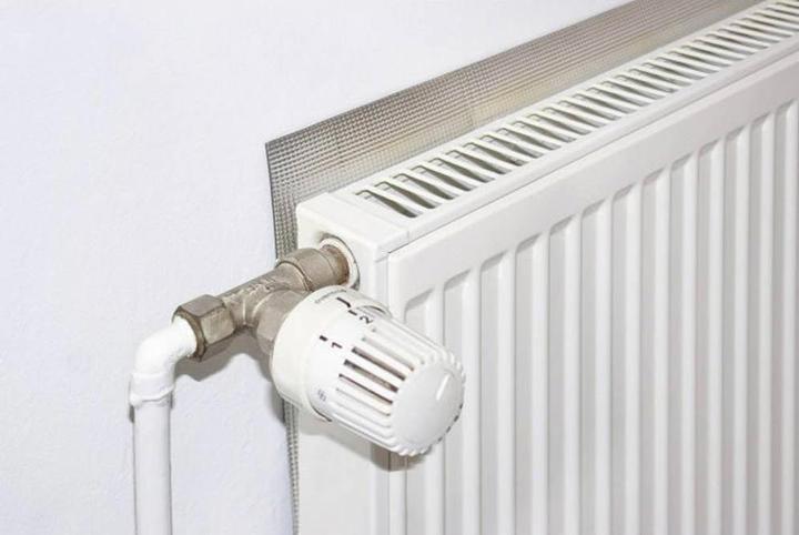 Produktbild tesa tesamoll Heizkörper Reflektorfolie, Isolierfolie zum Energiesparen (700 mm)