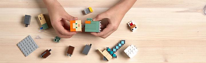 Actual product image LEGO Alex with chicken (21149, LEGO Minecraft)
