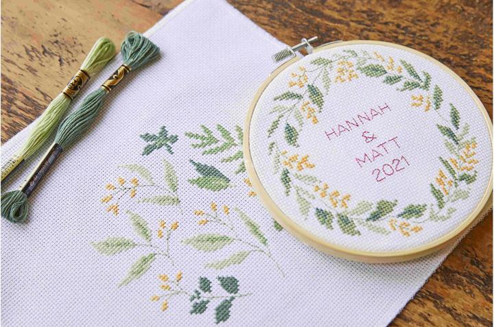 Actual product image DMC Embroidery Set Mindful Making Duo Flower Wreath, Ø 15.7 cm