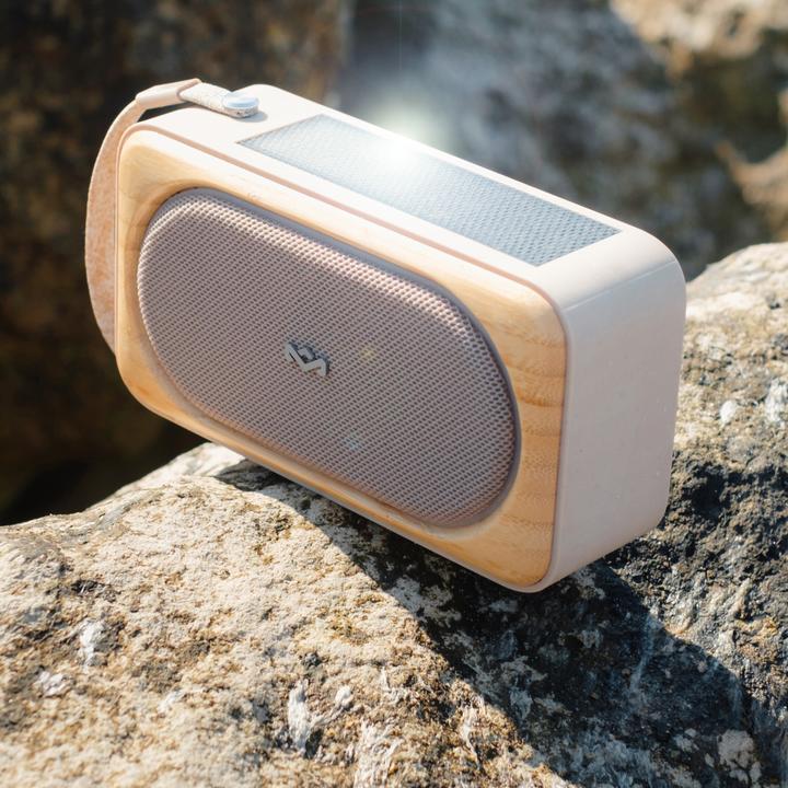 Actual product image House of Marley Roots Solar Bluetooth Speaker (14 h, Solar panel)