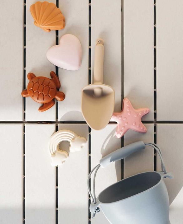 Actual product image Esmée Sand toy set with kettle, shovel and moulds