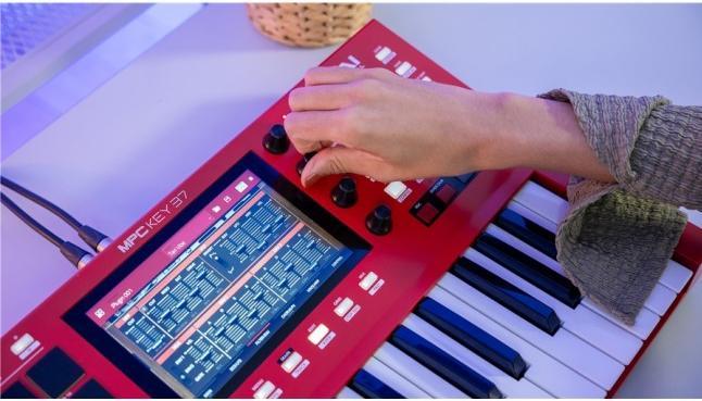 Productafbeelding Akai Professional MPC KEY 37 (Toetsenbord)