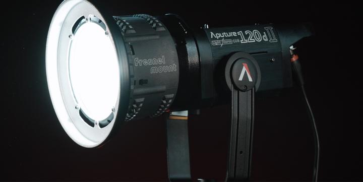 Immagine prodotto Aputure Attacco a V per Tempesta di Luce C120D II (Luce studio)