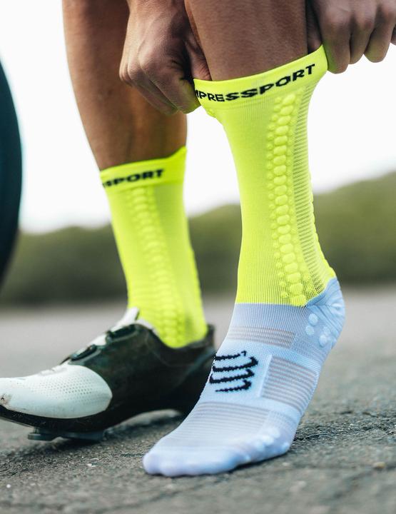 Actual product image Compressport Pro Racing Socks v4.0 Bike (35 - 38)